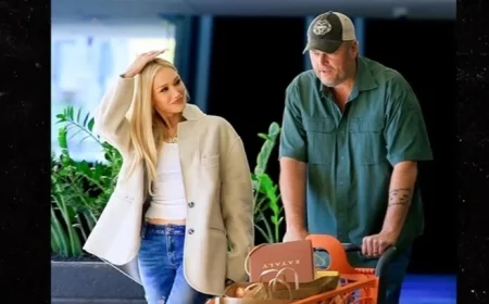 Gwen Stefani and Blake Shelton Shop Together Despite Divorce Rumors