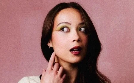 Laufey Delights with Festive Animated MV for ‘Santa Claus is Comin’ to Town’