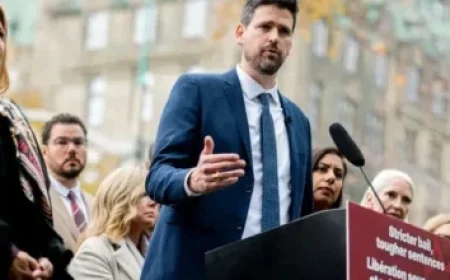 “The Woman in Black: Jump Scares Shine Despite Disruptive Frame Narrative”