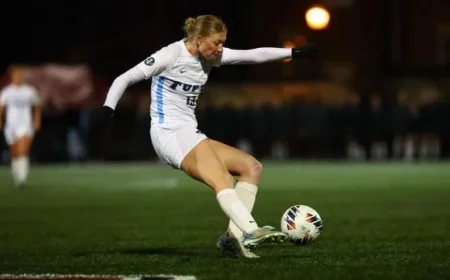 Tufts Women’s Soccer Falls 3-0 to Emory in NCAA Semifinals