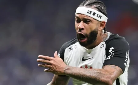 Memphis Garners Attention with ‘Respectful’ Gesture After Cruzeiro vs Corinthians