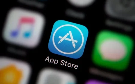 Sanctioned Firms Seize Opportunity in Apple and Google App Stores