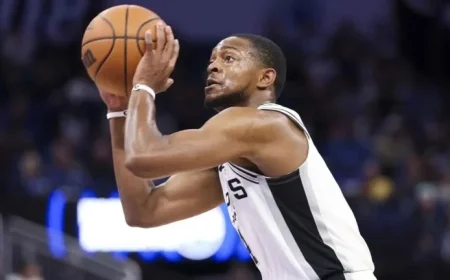 Spurs’ De’Aaron Fox Scores Impressive Basket Against Austin Reaves