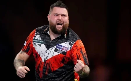 Michael Smith Takes Cortisone for Injury Ahead of Lisa Ashton Clash