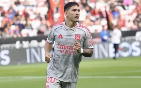 Lyon’s Predicted Lineup vs Go Ahead Eagles: Descamps, Satriano Set to Start