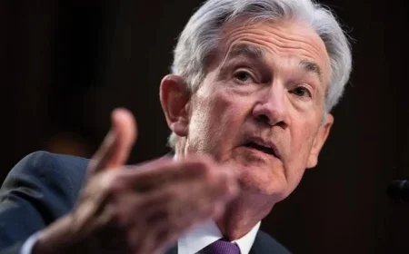 Dow Jones Futures Climb as Tech Losses Ease; Oracle Drops on AI Costs