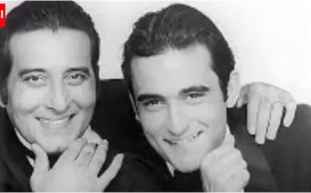 Akshaye Khanna Emotional as Rehman Dakait Role Evokes Memories of Father