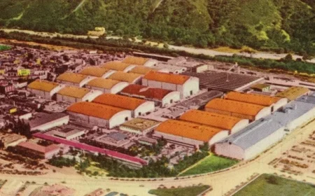 Warner Bros. Acquisition by Netflix or Paramount Reignites Entertainment Oligopolies