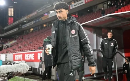 Eintracht Frankfurt Update: Brown Benched, Larsson in Squad