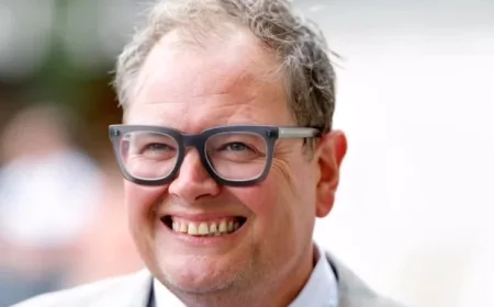 Alan Carr Transforms into Claudia for ‘Murdered’ Faithful Photo Op