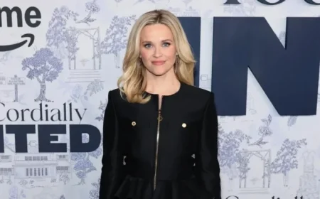 Reese Witherspoon’s Winter Red Bag Available for $25 on Amazon