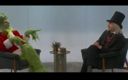 SNL Holiday Edition Features The Grinch, Scrooge & More Icons