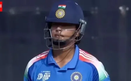 Vaibhav Suryavanshi Stumbles; Pakistan Celebrates Wildly – VIDEO