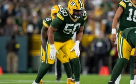 Packers’ Zach Tom Exits Broncos Game Due to Knee Injury