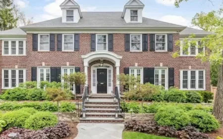 ‘Home Alone’ House Restored to Match Christmas Movie in Winnetka, Illinois