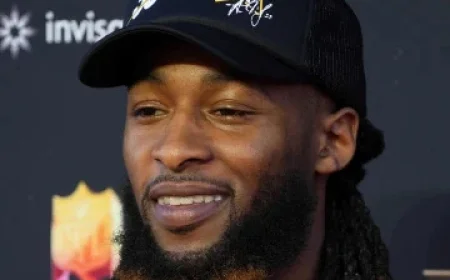 Aaron Jones Sr. Achieves 65 Yards on 15 Touches