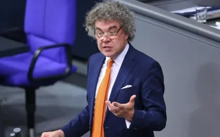 Berlin Prosecutors Charge AfD Lawmaker for Hitler Salute in Parliament