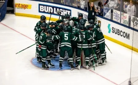 UNH Defeats No. 8/7 Men’s Hockey Team in Overtime Thriller