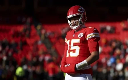 Patrick Mahomes Seeks Dallas Second Opinion on Knee Before Surgery