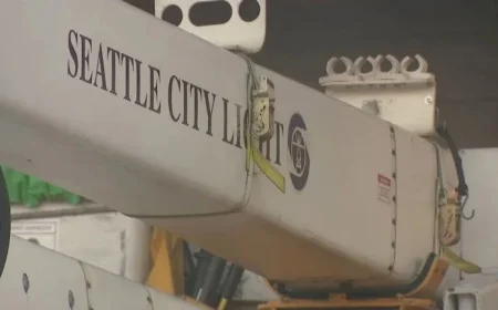 Strong Winds Cause Power Outages in Western Washington Counties