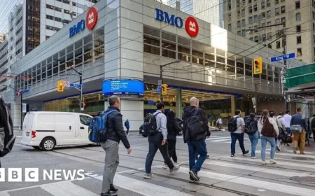 Canada’s Population Declines Amid Immigration Cap