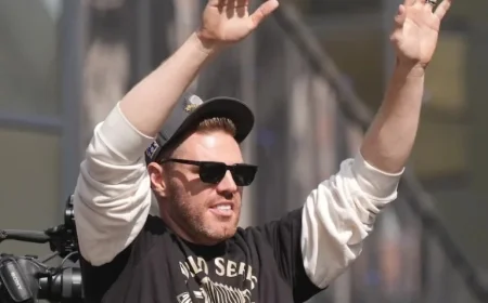 Freddie Freeman Recalls Doing the Worm at Mookie Betts’ Post-Parade Party