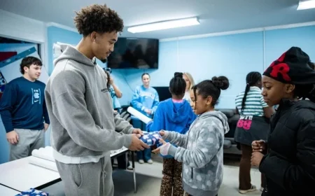 Lucas Highlights Santa Seth in UNC Athletics