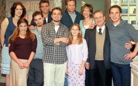 ’90s Teen Idol, 45, Falls for 54-Year-Old Music Legend