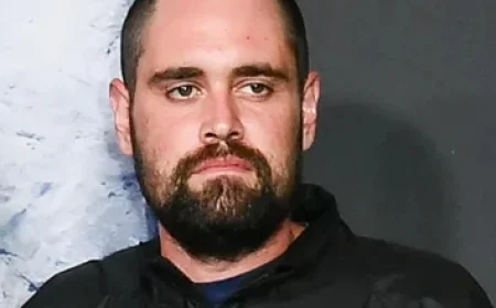 Ariana Grande Infuses Christmas Magic in ‘SNL’ Midseason Finale