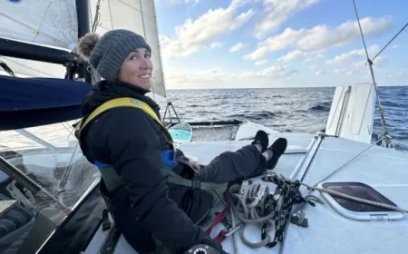 Gen Xer Thrives on Boat Life, Commutes to California for $100/Hour Job