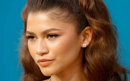 Zendaya Unveils Her Sleek Christmas Pixie Cut