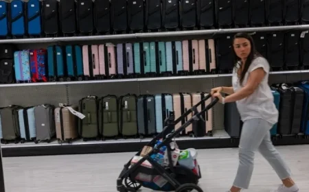 U.S. Economy Strengthens Amid Strong Consumer Spending: NPR