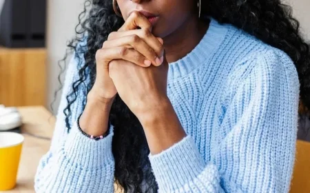 Woman Contemplates Breaking Up Over Boyfriend’s Late-Night Drinking Call