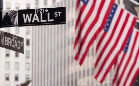 S&P 500 Nears Record; Software Stock Continues Gains (Live Coverage)