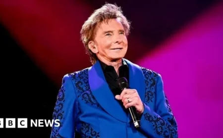 Barry Manilow Undergoing Surgery for Lung Cancer Spot
