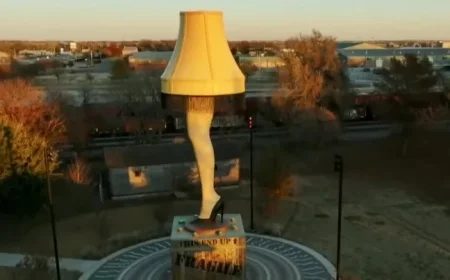 Giant Leg Lamp Transforms Oklahoma Town into Year-Round Attraction