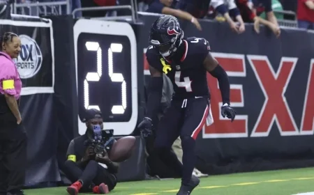 Texans’ Kamari Lassiter Injured, Exits Game Against Chargers