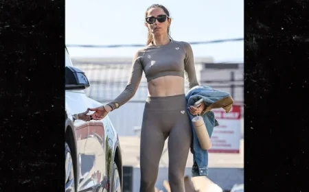 Ana De Armas Flaunts Sculpted Abs in Chic Workout Outfit