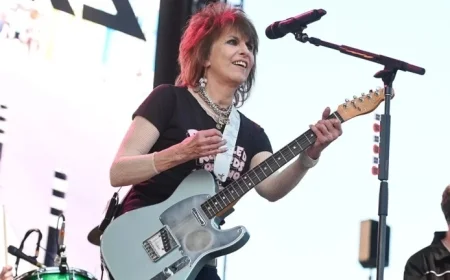 Chrissie Hynde Recounts Buying Her Own Signature Guitar in Store