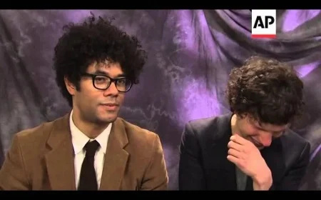 Richard Ayoade Humorously Discusses “Bromance” with Robert Redford