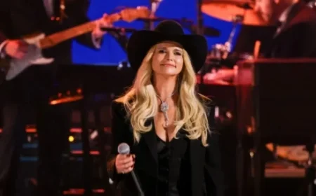 Miranda Lambert Performs Ella Langley Hit Song Onstage