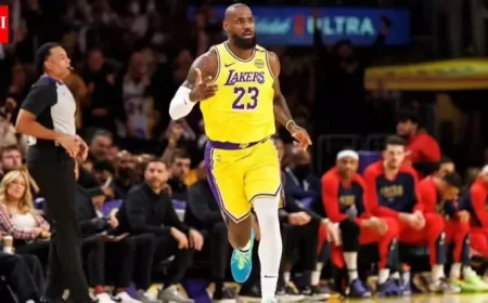 LeBron James Dazzles with Stunning Dunk Against Sacramento Kings