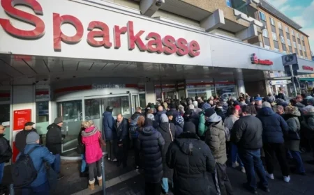 Crowds Surge to Bank as Customers Worry over Money, Gold, and Jewelry