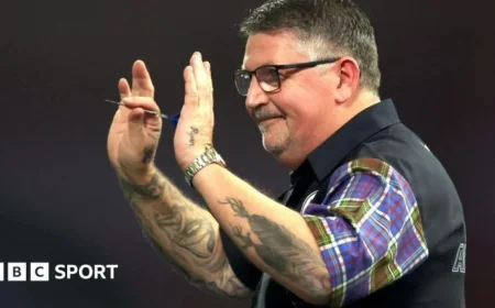 Justin Hood and Jonny Clayton Advance to 2026 World Darts Quarter-Finals
