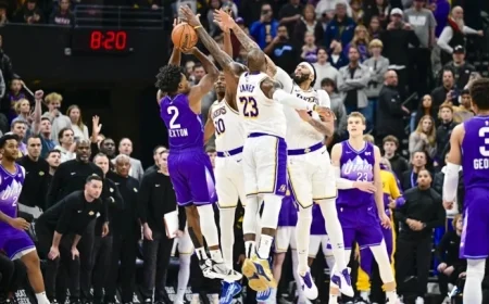 Grizzlies Sign Former Lakers Center as Free Agent