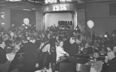 Pre-War Warsaw’s Fashionable Dance Hall Illuminated by 7,000 Lightbulbs