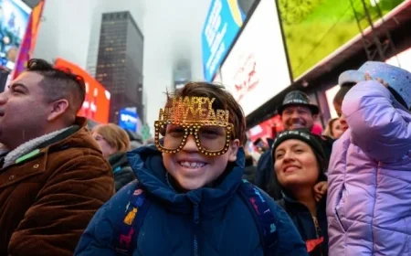 New Year’s Eve 2025: Open Stores, Restaurants, and Fast-Food Chains