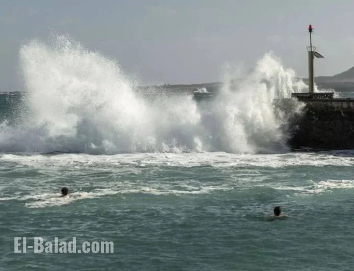 Canary Islands on Alert: Coastal Waves Surge to Four Metres