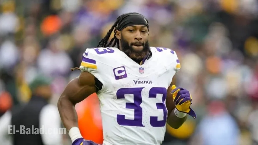 Seahawks Lead 19-0 as Aaron Jones Suffers Shoulder Injury