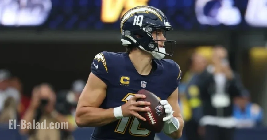 Chargers’ Justin Herbert Fractures Hand Ahead of Week 14 vs. Eagles